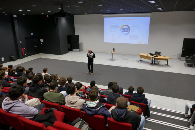 lindustrie-4-0-au-coeur-du-lycee–IFM-a-St-Jo-Vannes-1