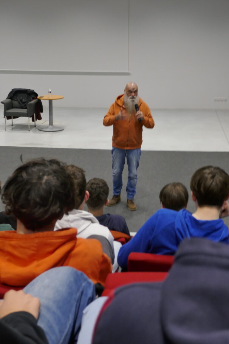 rencontre-marquante-avec-pierre-favre-au-lycee–Pierre-Favre-4